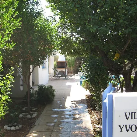 Yvonne * Paphos
