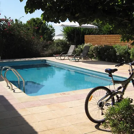 Yvonne Villa Pafos