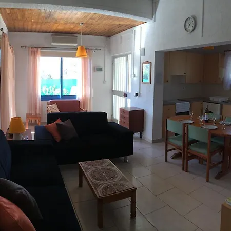 Yvonne Villa Pafos